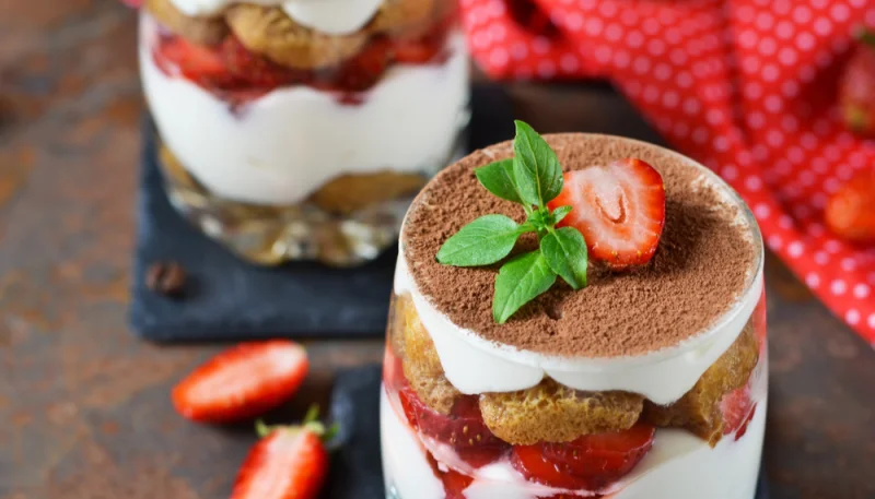 Tiramisu mascarpone, fraises et basilic