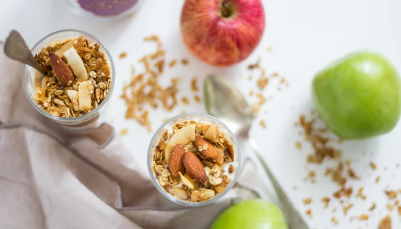Compote de pommes et granola