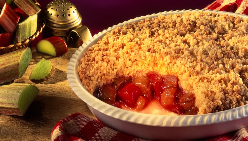 Crumble allégé à la rhubarbe