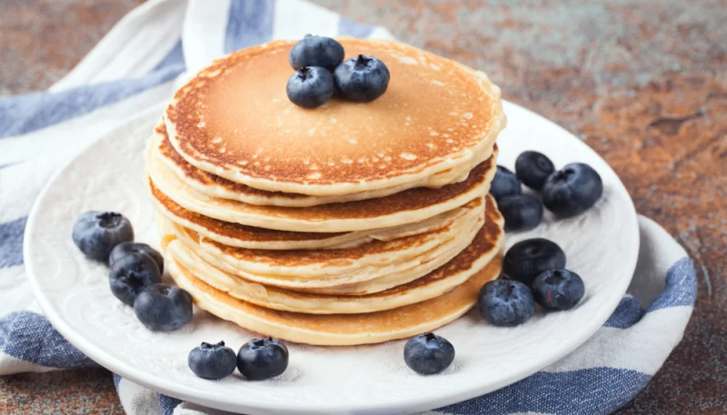 Pancakes au yaourt et myrtilles