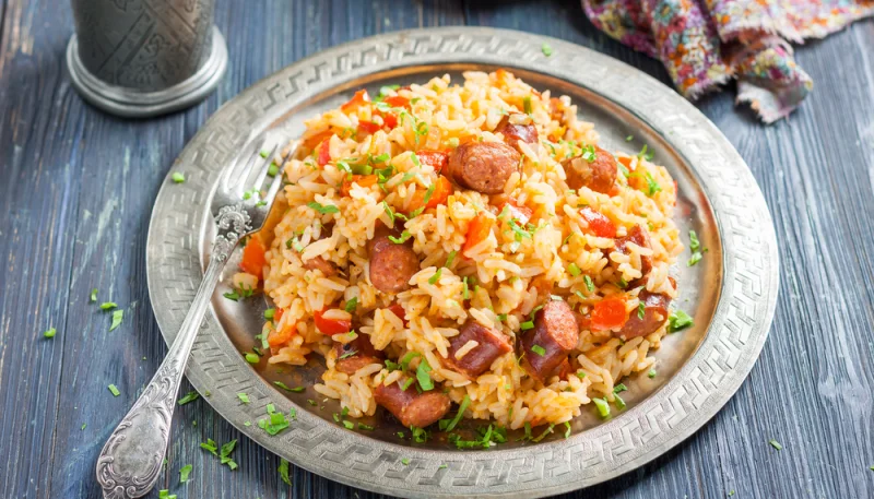 Poêlée de riz chipolatas et légumes