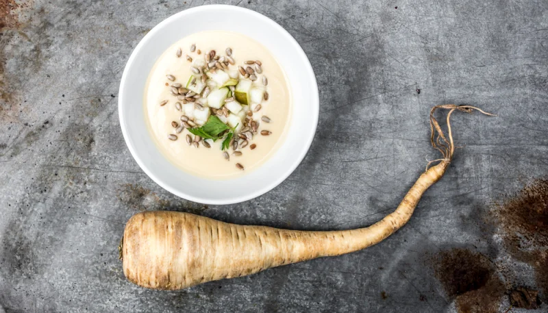 Velouté de panais aux noisettes grillées