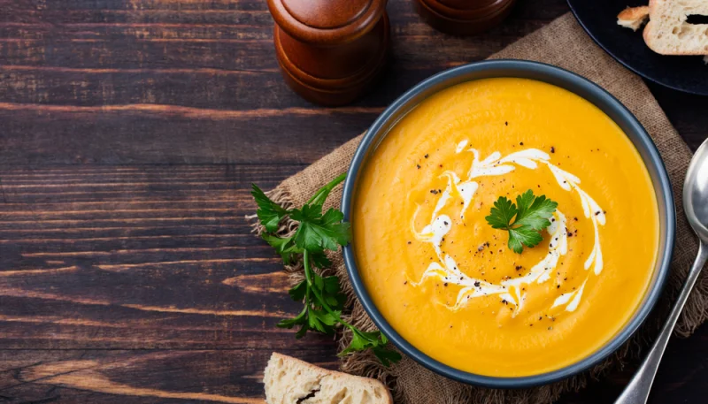 Velouté de potimarron et châtaignes poêlées