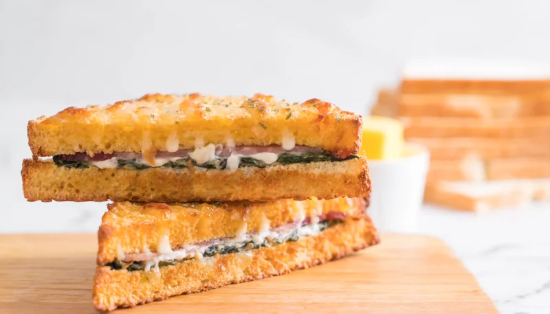 Croque monsieur au confit d'oignons