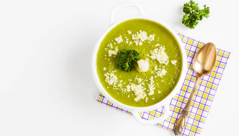 Soupe diététique au chou-fleur et haricots verts