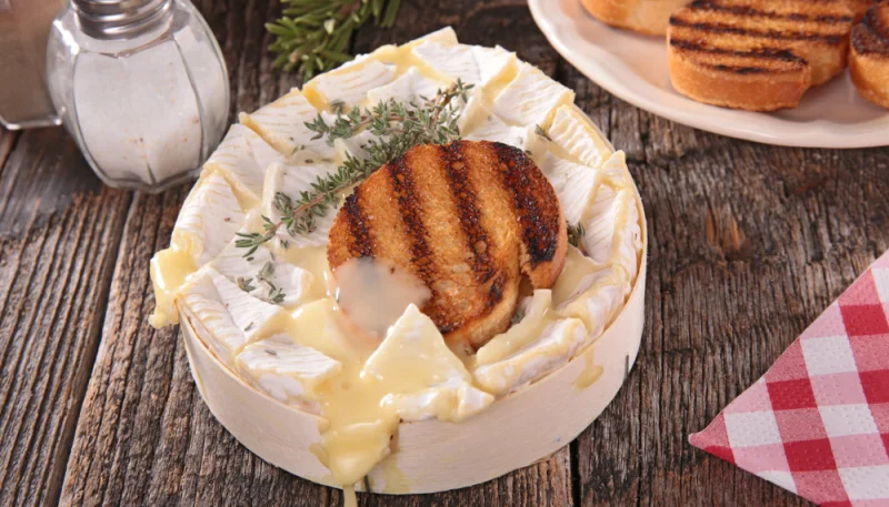 Camembert rôti au four
