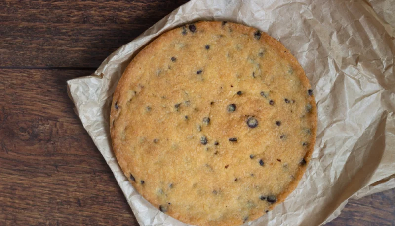 Cookie géant aux pépites de chocolat et noix de macadamia