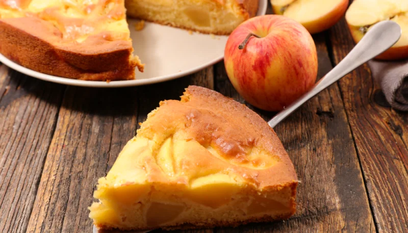 Gâteau moelleux aux pommes caramélisées