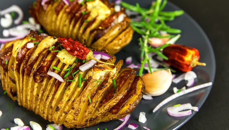 Pommes de terre Hasselback sauce fromage