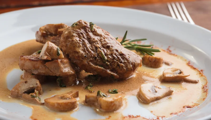 Rôti de porc au lait et piment d'Espelette