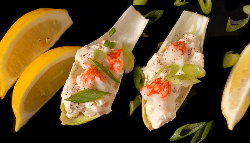 Salade de crabe acidulée en feuilles d'endive