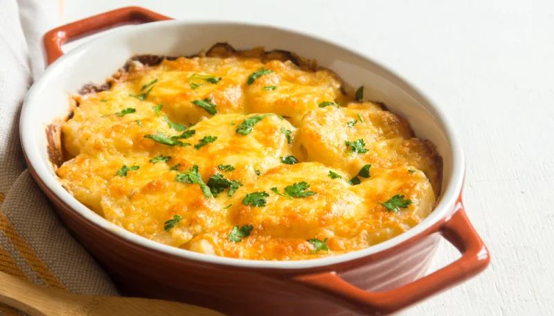 Gratin de pommes de terre et crevettes au lait végétal