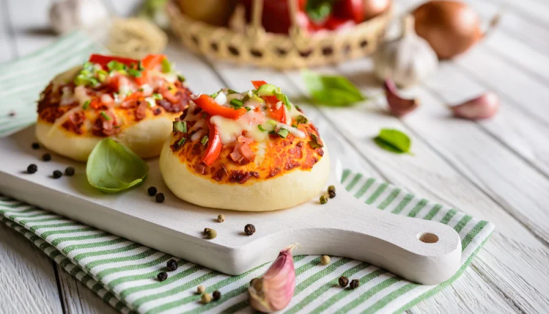 Mini pizzas au poivron et au fromage