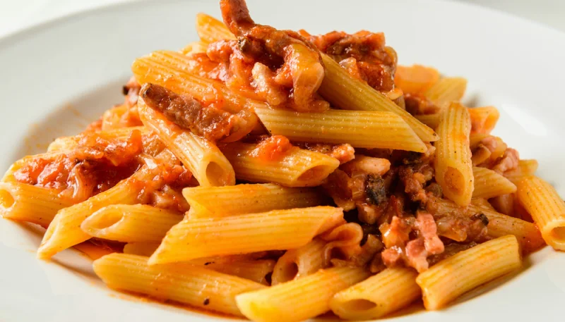 Penne à la tomate et au lard