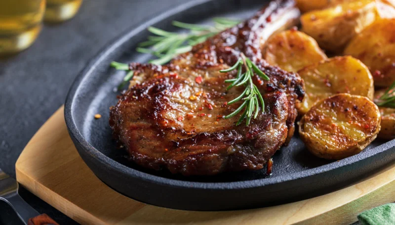 Côtes de porc à la lyonnaise