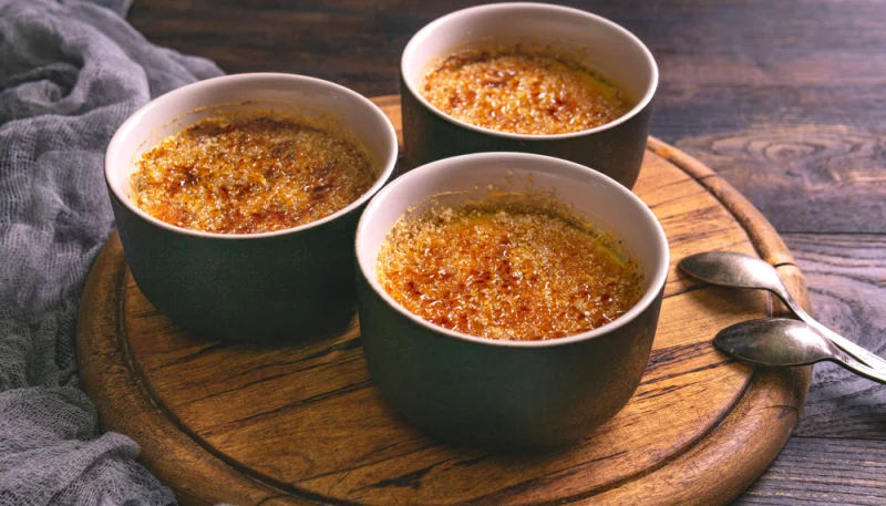 Crèmes brûlées à la rhubarbe