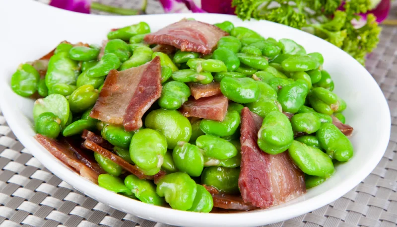 Fèves au lard fumé