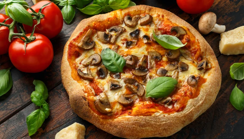 Pizza champignons parmesan et basilic