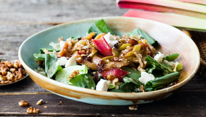 Salade rhubarbe et avocat