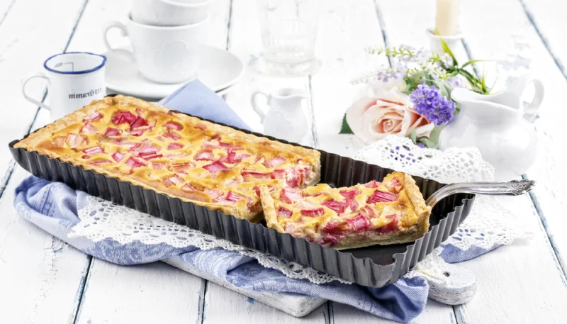 Tarte à la rhubarbe et crème d'amandes