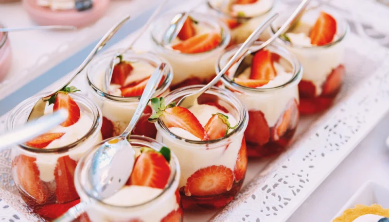 Verrines aux fraises et à la vanille