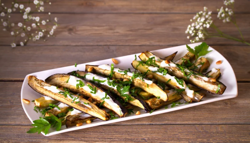 Aubergines grillées sauce à la menthe