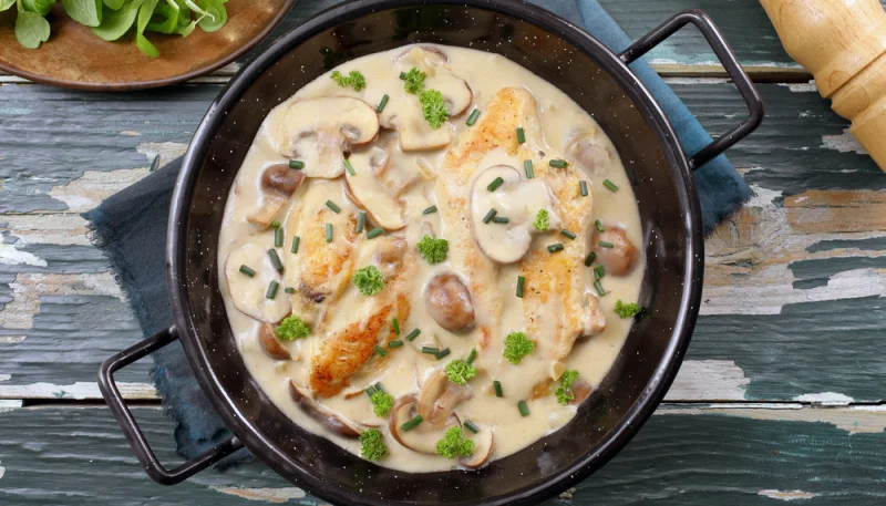 Blanquette de poulet à la bière et aux champignons de Paris