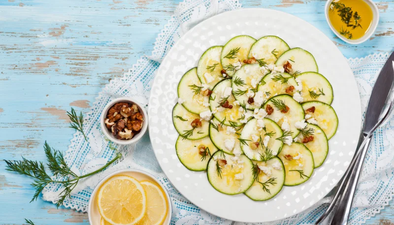 Salade courgettes, citron et pignon