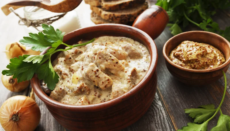 Emincé de poulet à la moutarde