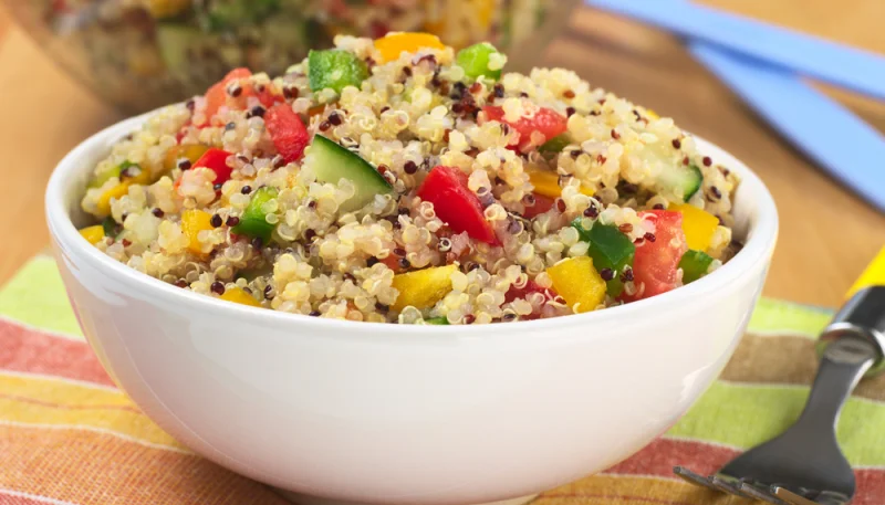 Salade de quinoa aux légumes d'été