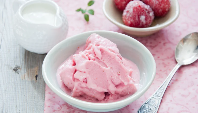 Yaourt glacé à la fraise express