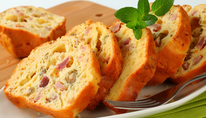 Cake aux olives et au jambon