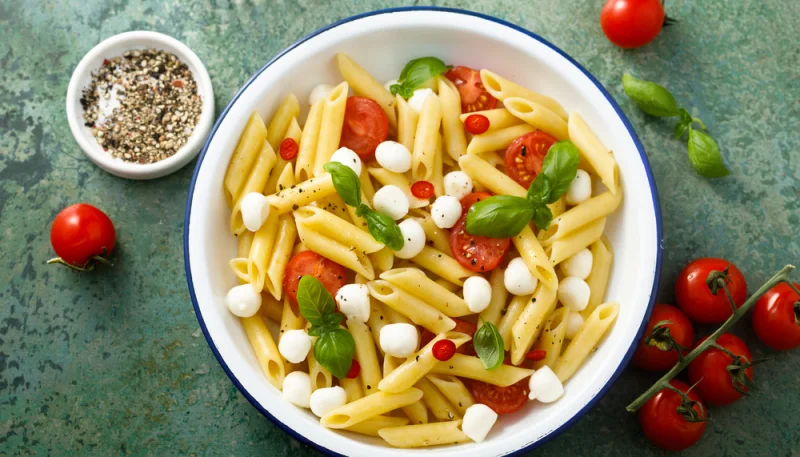 Salade de penne à la mozzarella