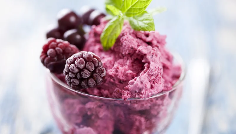 Yaourt glacé maison à la framboise