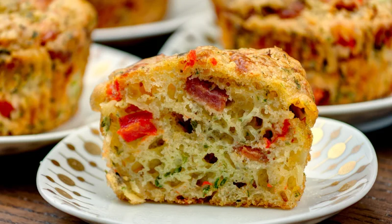 Cake aux lardons et tomates