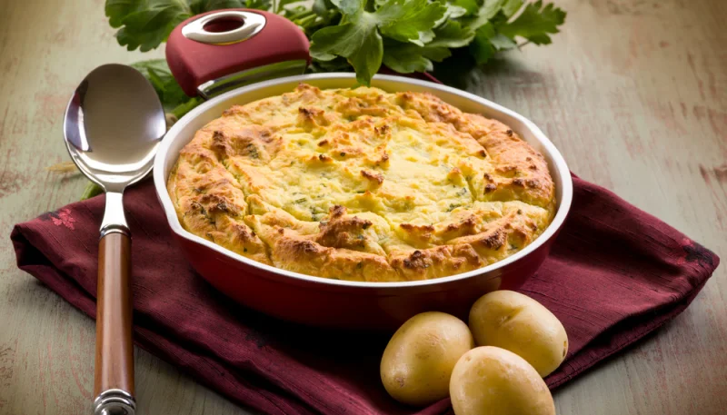 Gâteau de pommes de terre à l'ail et au parmesan