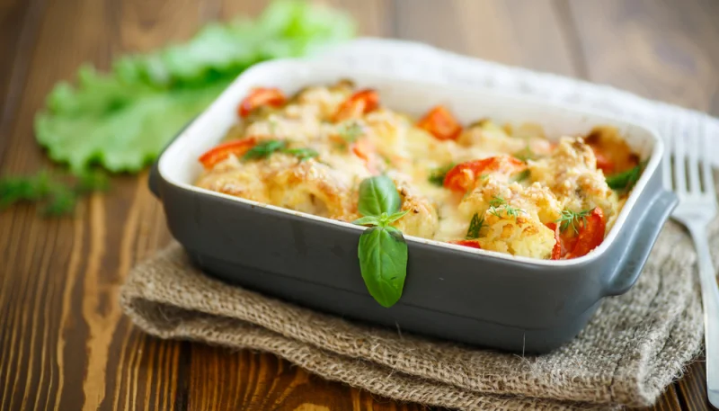 Gratin de chou-fleur au cheddar et à la tomate
