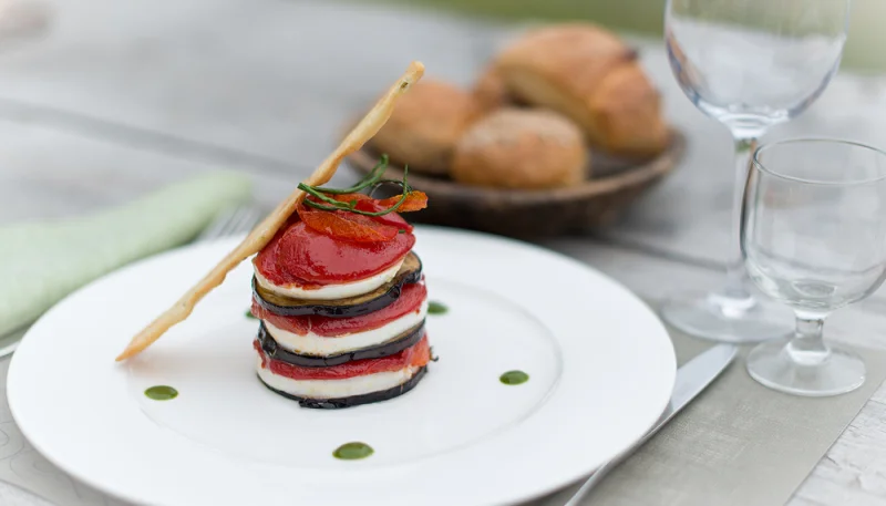 Millefeuille tomate aubergine et mozzarella