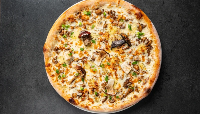 Pizza blanche aux cèpes