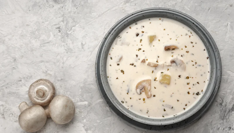 Soupe de champignons aux noix