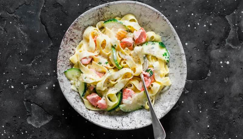 Tagliatelles au saumon et aux courgettes