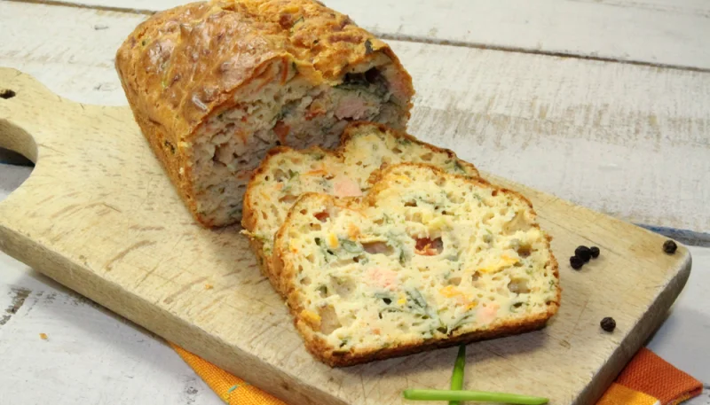 Cake salé au saumon et carotte