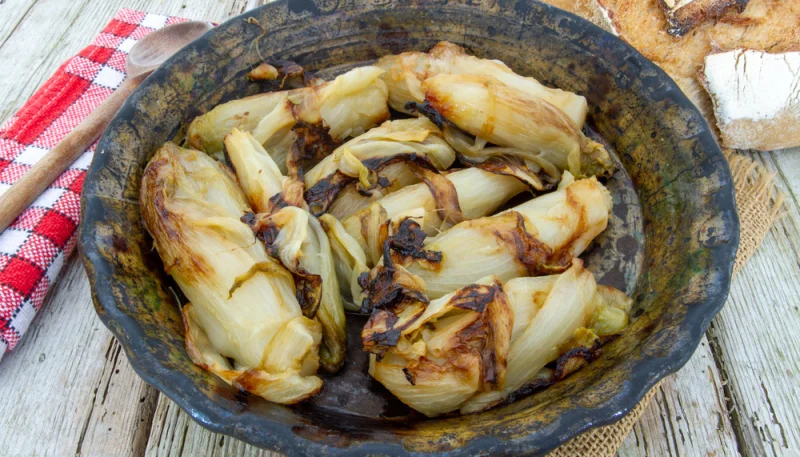 Endives braisées aux oignons