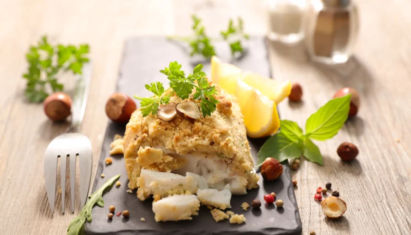 Poisson pané aux noisettes et aux herbes