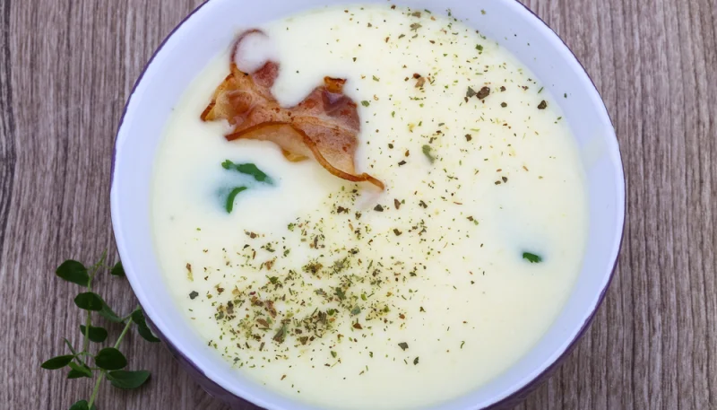 Soupe de chou-fleur au lard fumé