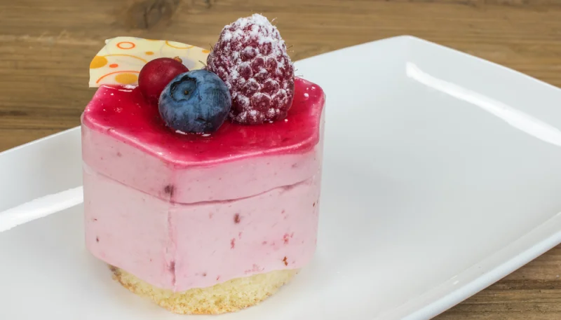 Entremets aux fruits rouges