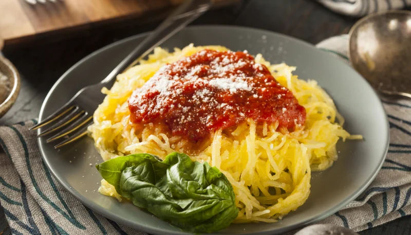 Spaghettis de courge à la sauce tomate