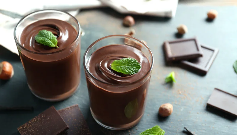 Mousses au chocolat et aux cacahuètes