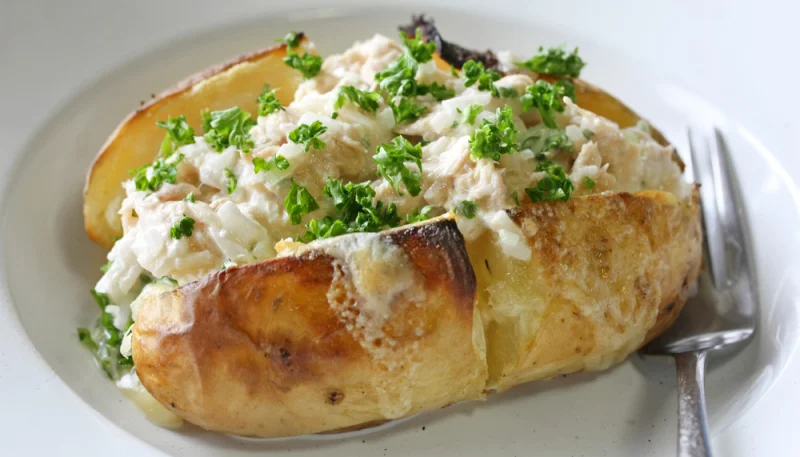 Pommes de terre farcies au thon et fromage