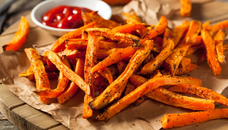 Frites de patate douce et paprika